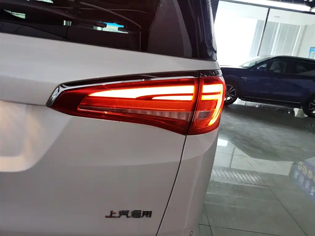 Buick GL8 2017 ES 28T Premium China V фото 8