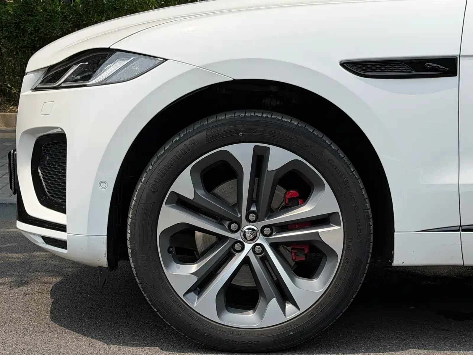 Фото 16 - Jaguar F-PACE