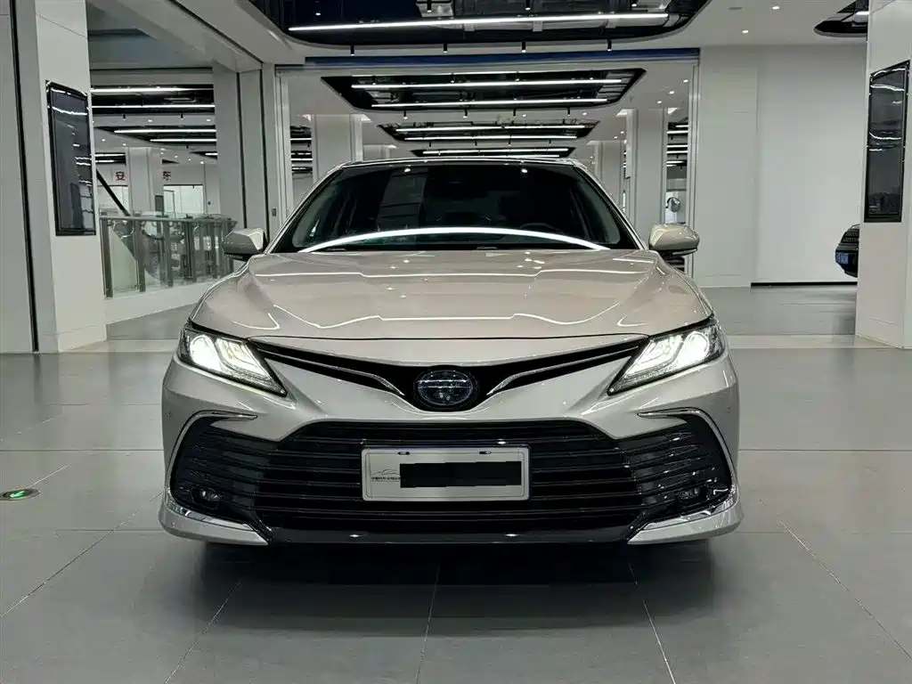 Toyota Camry 2021 Hybrid 2.5HG Luxury Edition фото 3