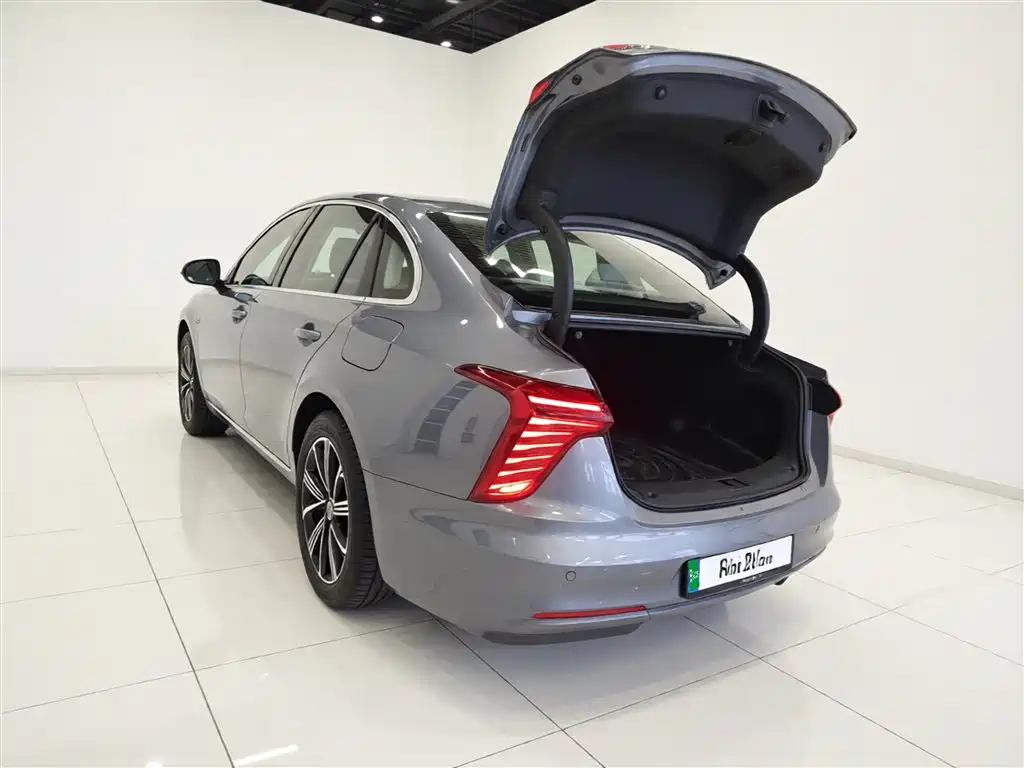 Hongqi H5 PHEV 2025 170 Super Hybrid Edition фото 5