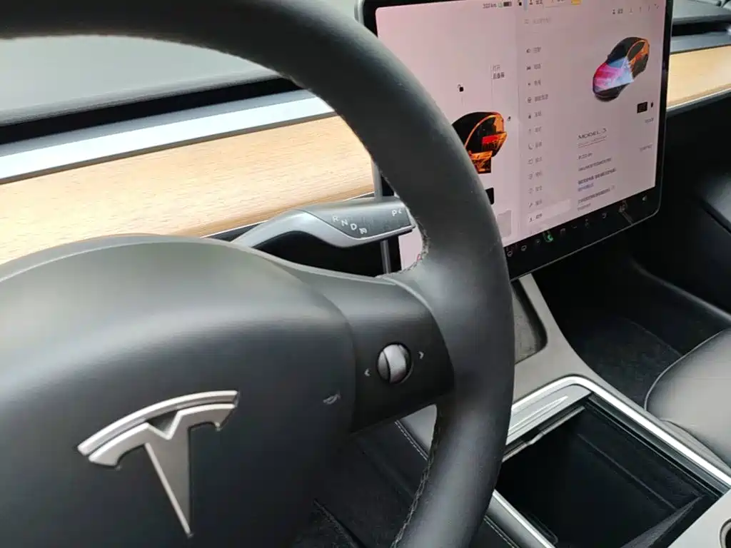 Фото 14 - Tesla Model 3