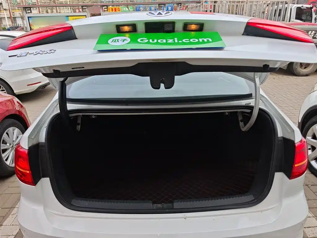 Volkswagen Sagitar 2017 1.6L Automatic Comfort фото 19