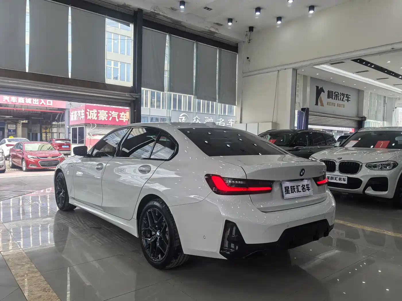 BMW 3 Series 2025 330Li M Sport Night Edition фото 4