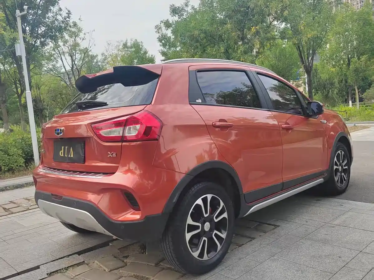 Фото 4 - Geely Vision X3