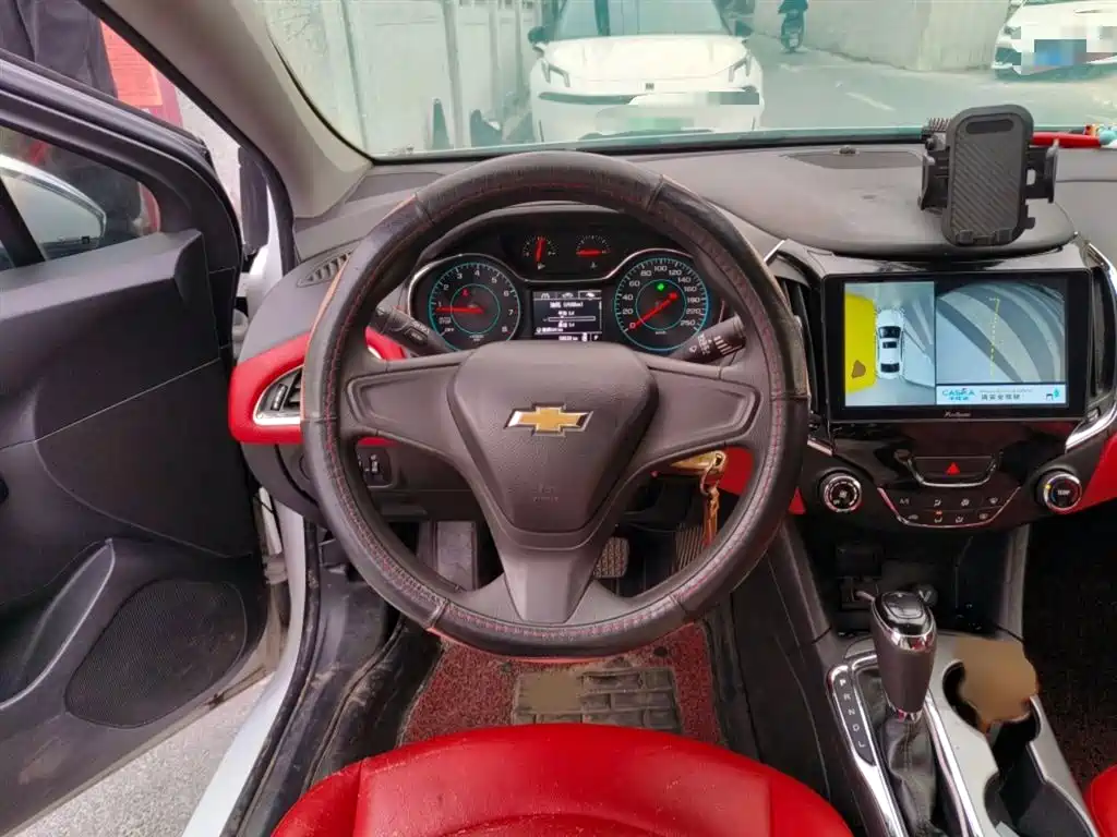 Chevrolet Cruze 2018 320 Automatic Pioneer Sunroof Edition фото 3