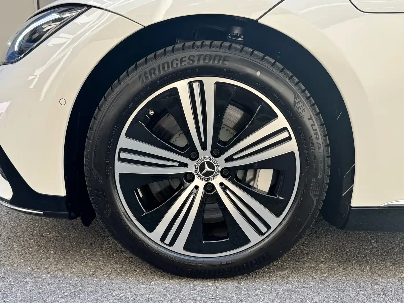 Mercedes-Benz EQE 2025 2025 Model 500 4MATIC Luxury Edition