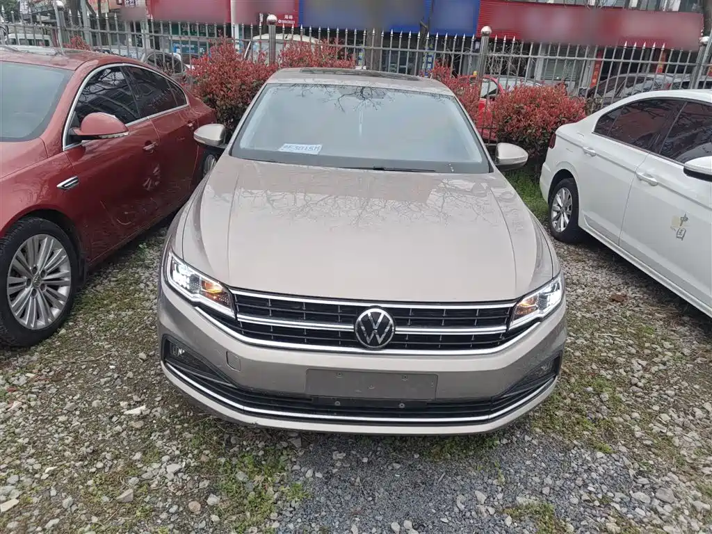 VOLKSWAGEN BORA