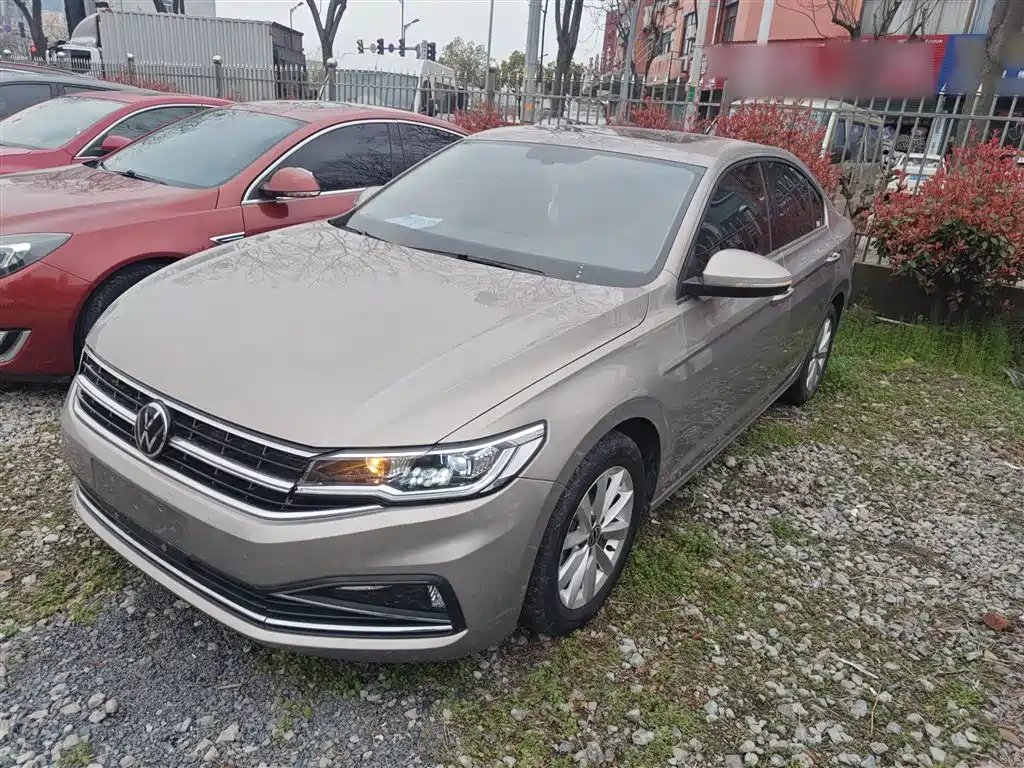 VOLKSWAGEN BORA