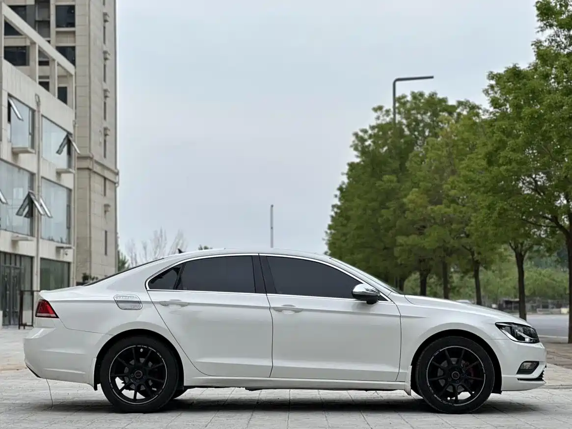 Volkswagen Lamando 2015 230TSI DSG Style фото 9