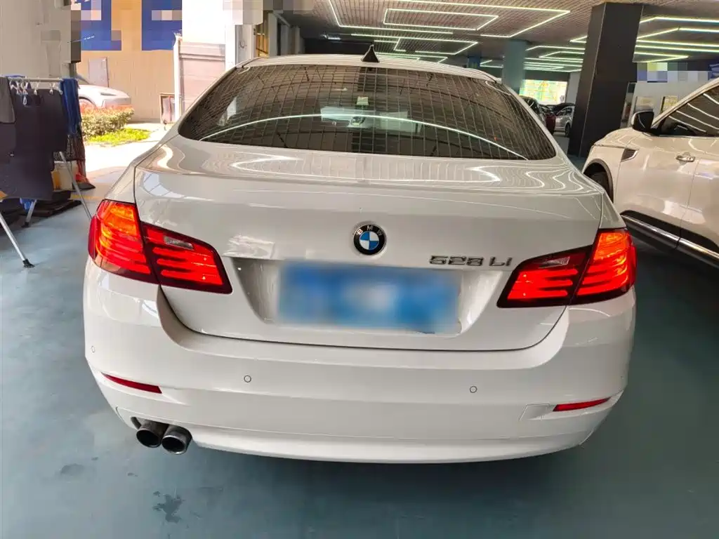 BMW 5 Series 2017 528Li Leading Edition фото 4