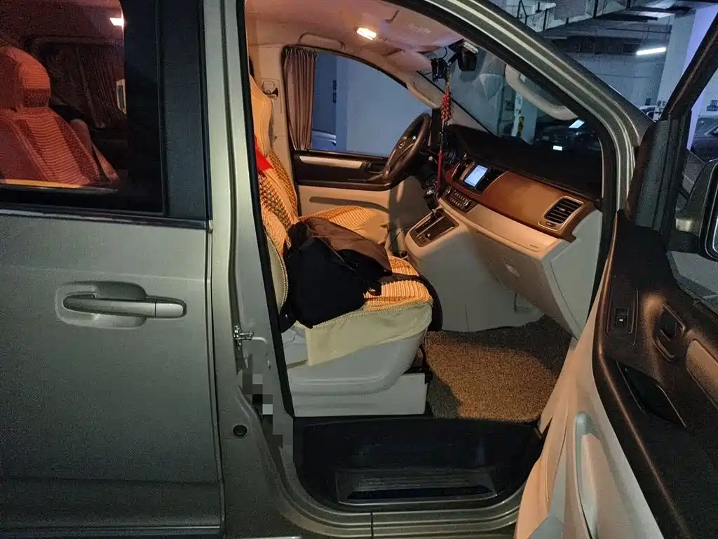 SAIC Maxus Maxus G10 2016 2.0T Automatic Elite фото 20
