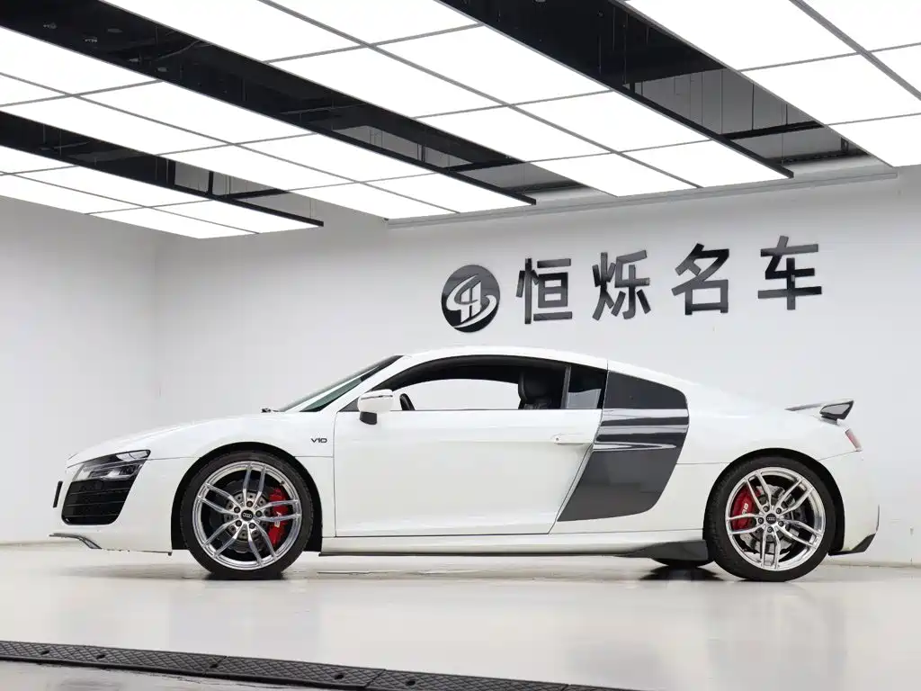 Фото 28 - Audi R8