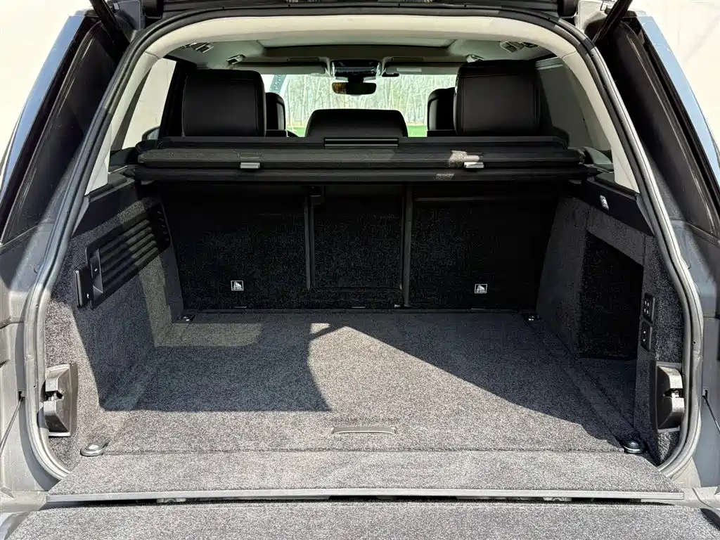 Land Rover Range Rover 2020 3.0 L6 Heritage Extended Edition фото 32