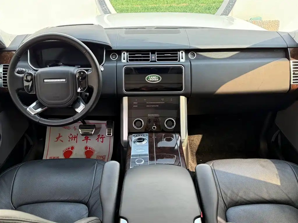 Land Rover Range Rover 2020 3.0 L6 Heritage Extended Edition фото 28