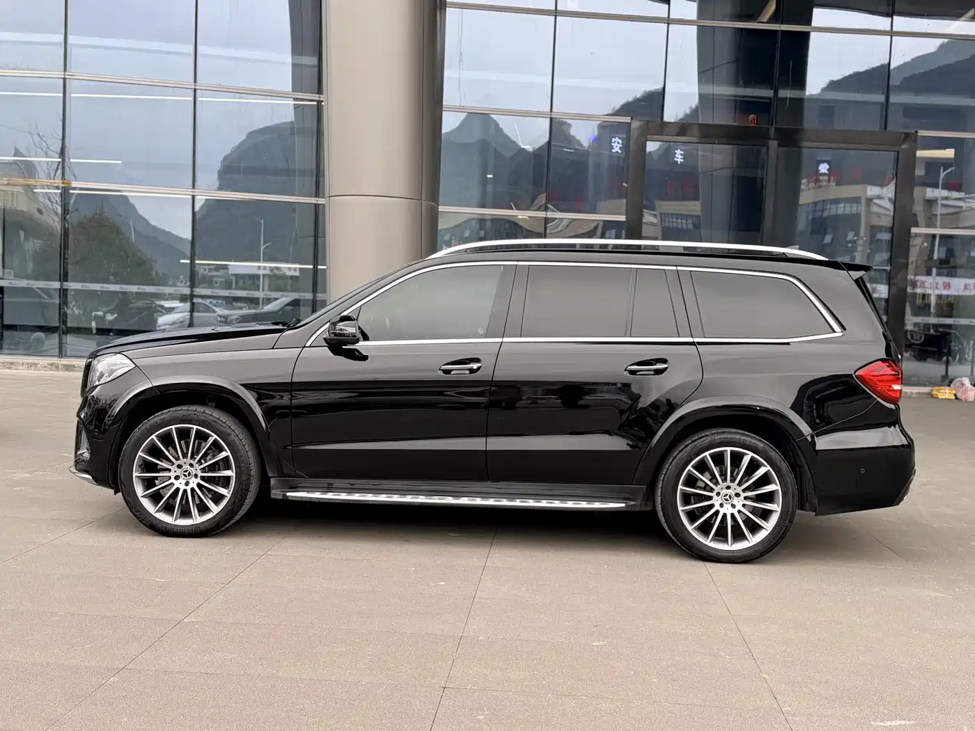 Mercedes-Benz GLS 2018 Facelift GLS 500 4MATIC фото 4