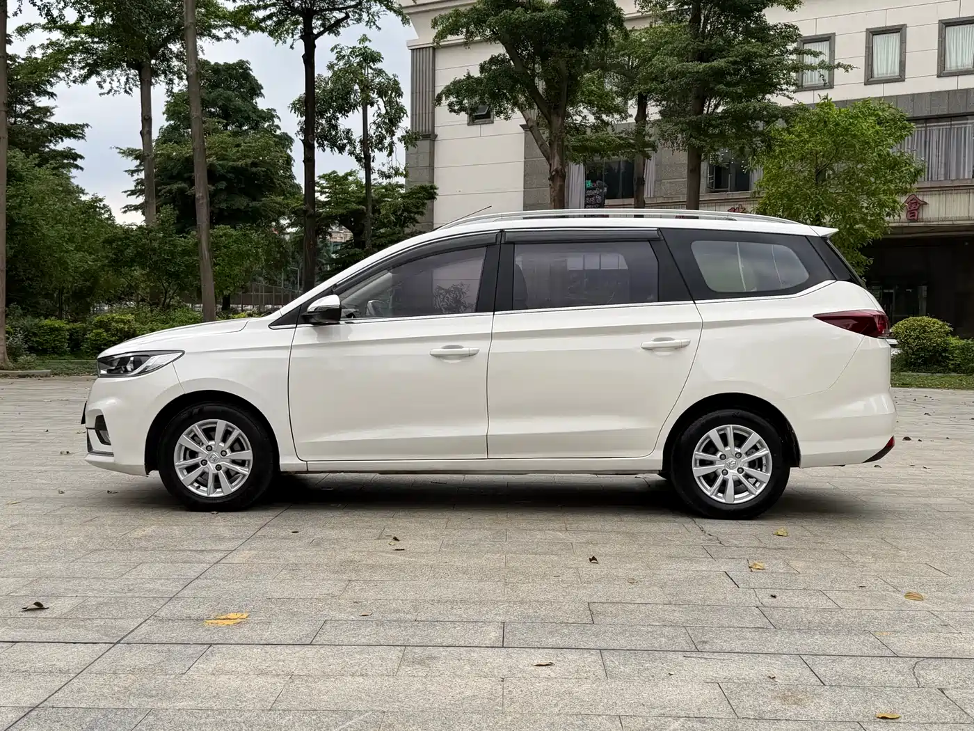 BAOJUN 360