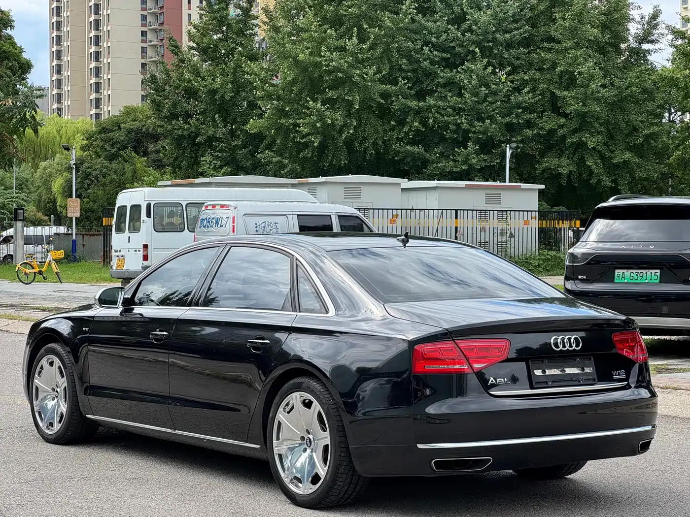 Photo 8 - Audi A8