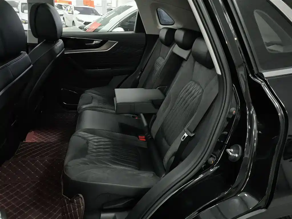 Hongqi HS5 2022 Facelift 2.0T Smart Flag Enjoyment Edition фото 17