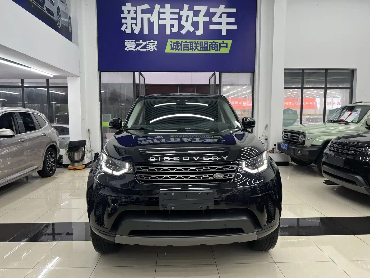 Land Rover Discovery 2018 2.0T SE фото 2