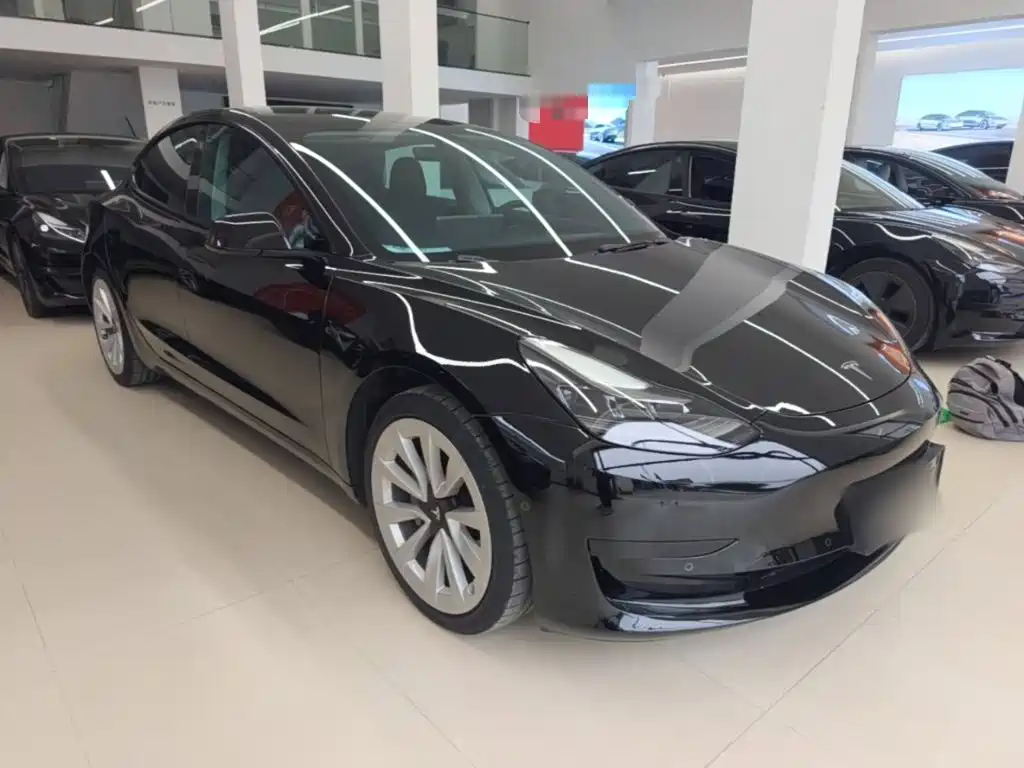 Фото 4 - Tesla Model 3