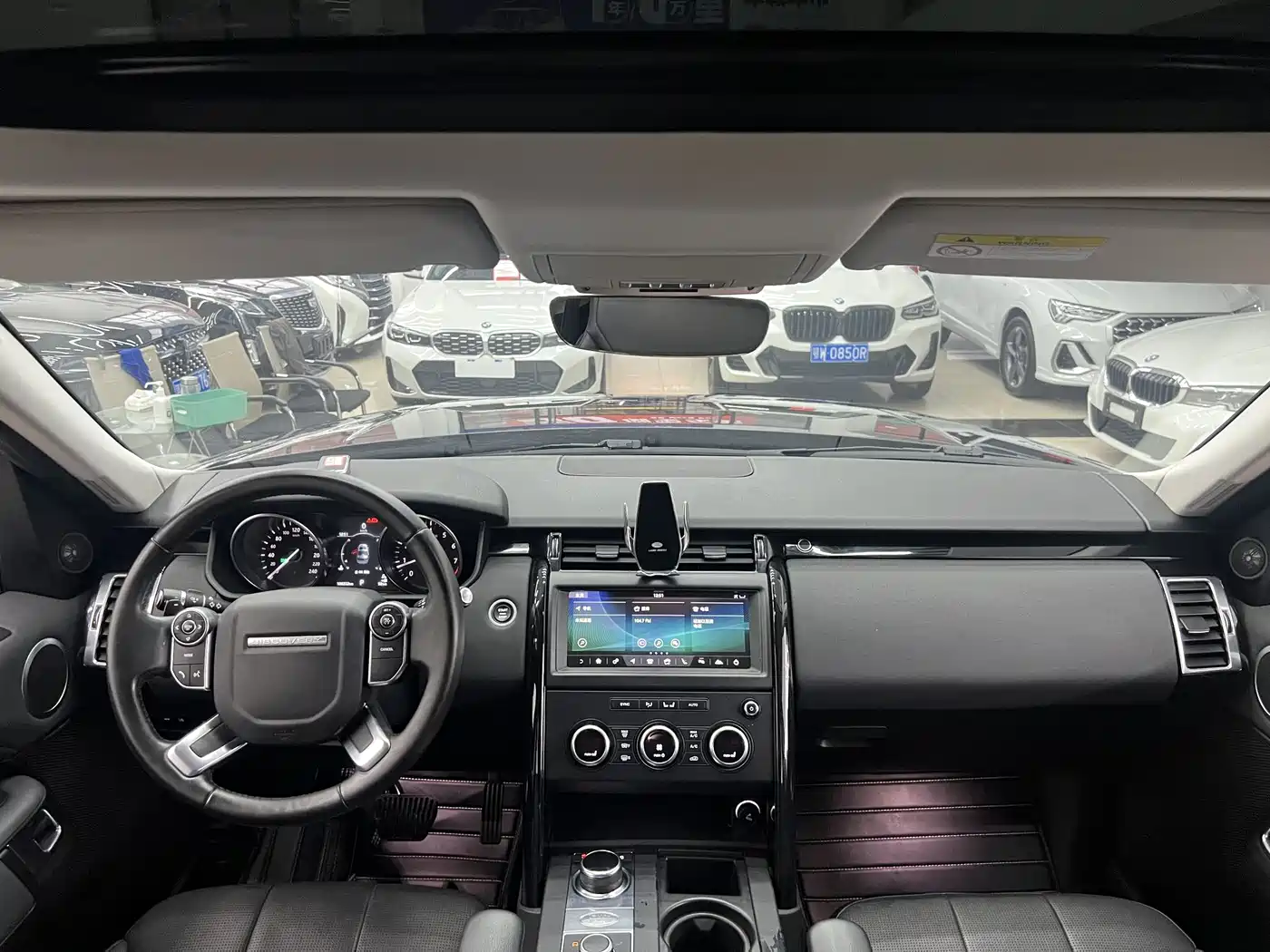 Land Rover Discovery 2018 2.0T SE фото 14