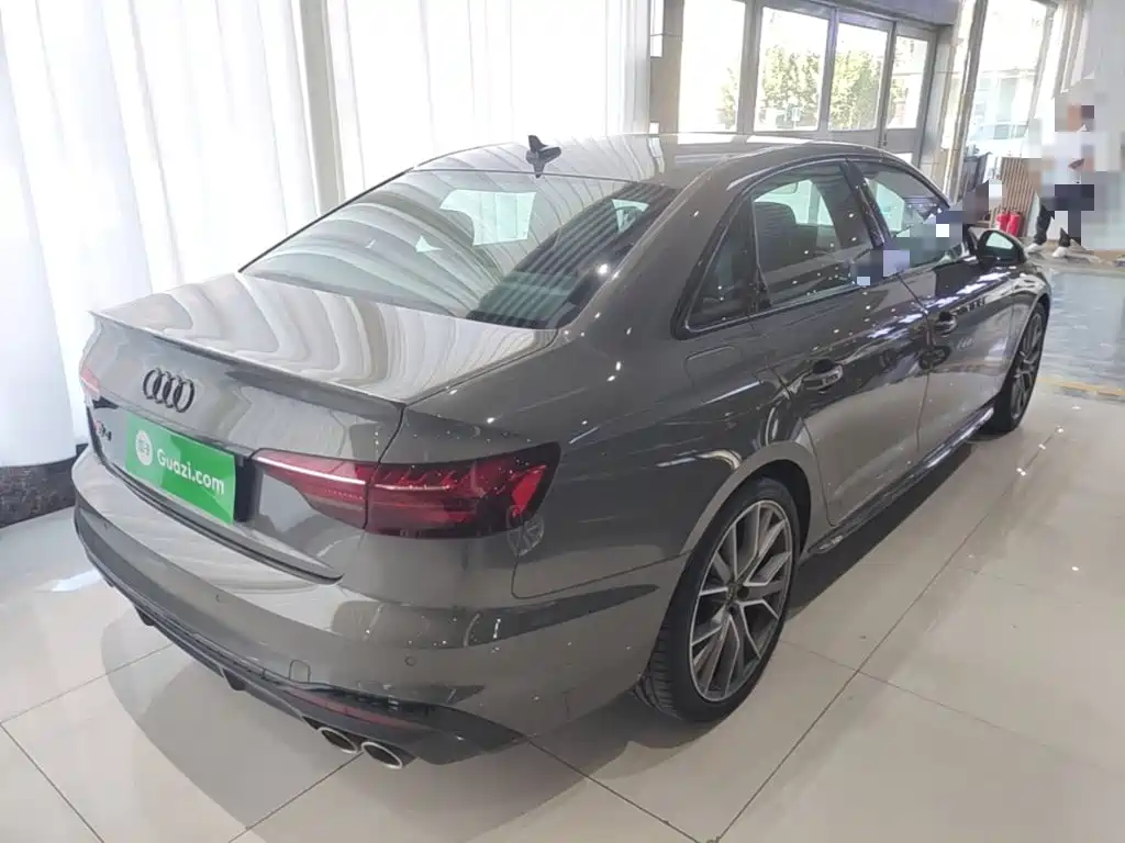 صورة 7 - Audi S4