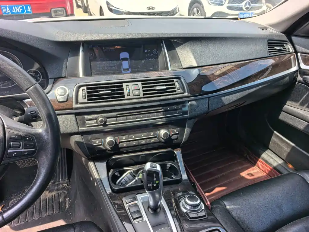 Photo 13 - BMW 5 Series
