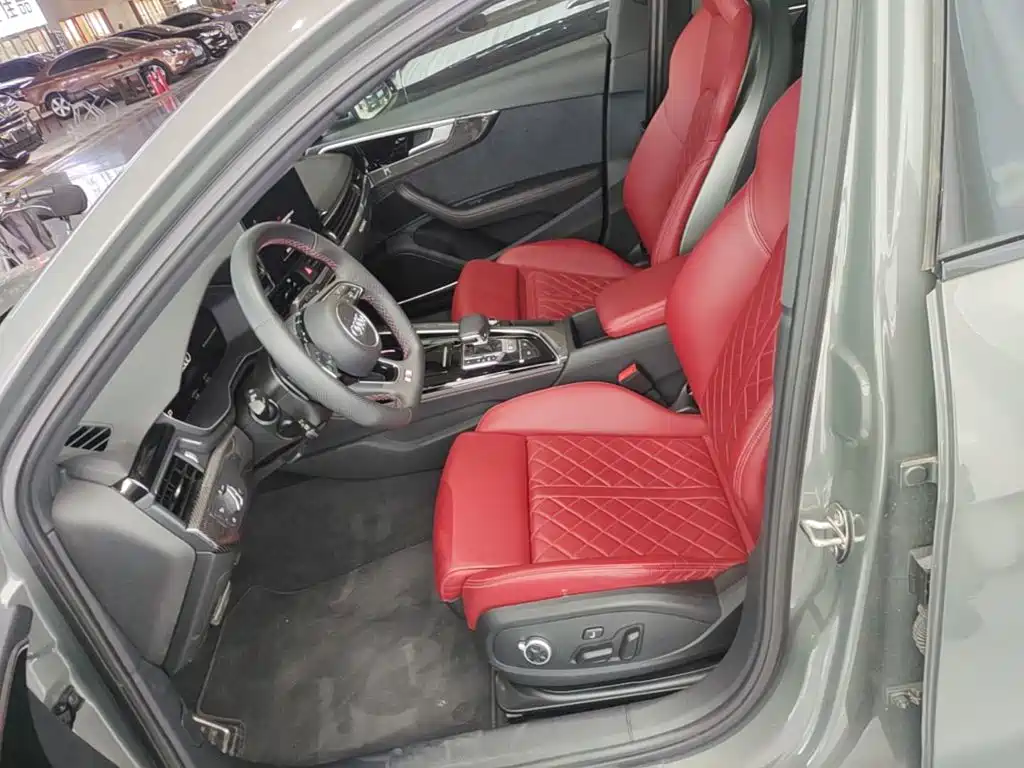 صورة 15 - Audi S4