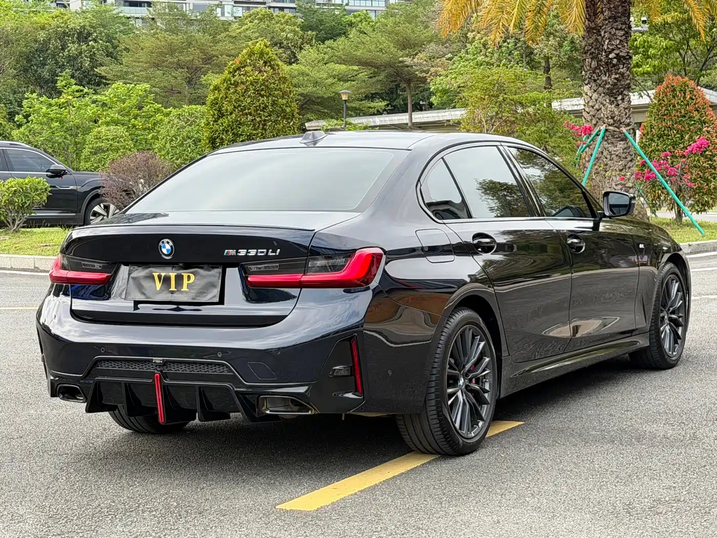 BMW 3 Series 2024 330Li M Sport Shadowline Package фото 7