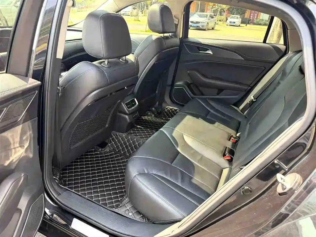 Photo 5 - Hongqi H5