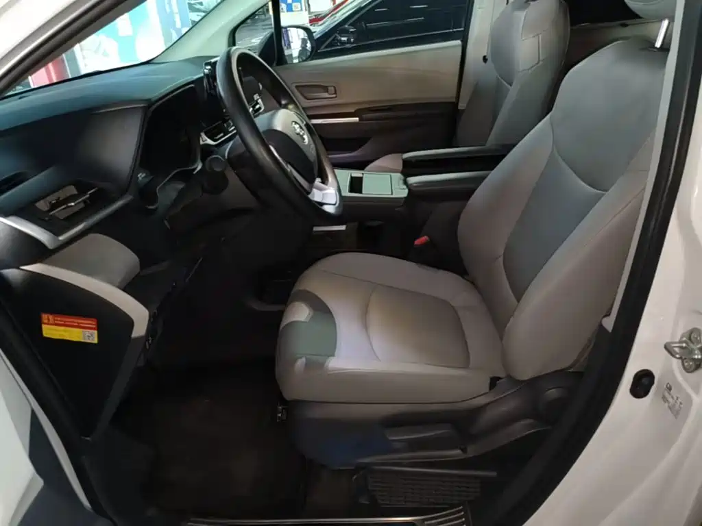 Toyota Granvia 2025 2024 2.5L Hybrid Comfort