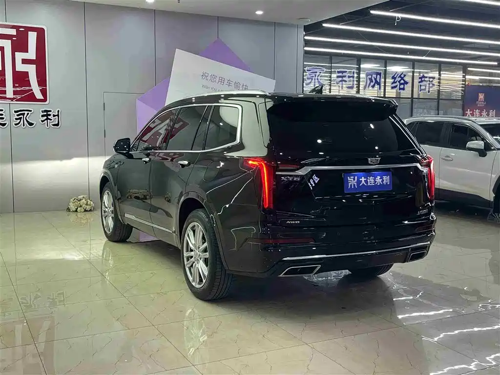 CADILLAC XT6