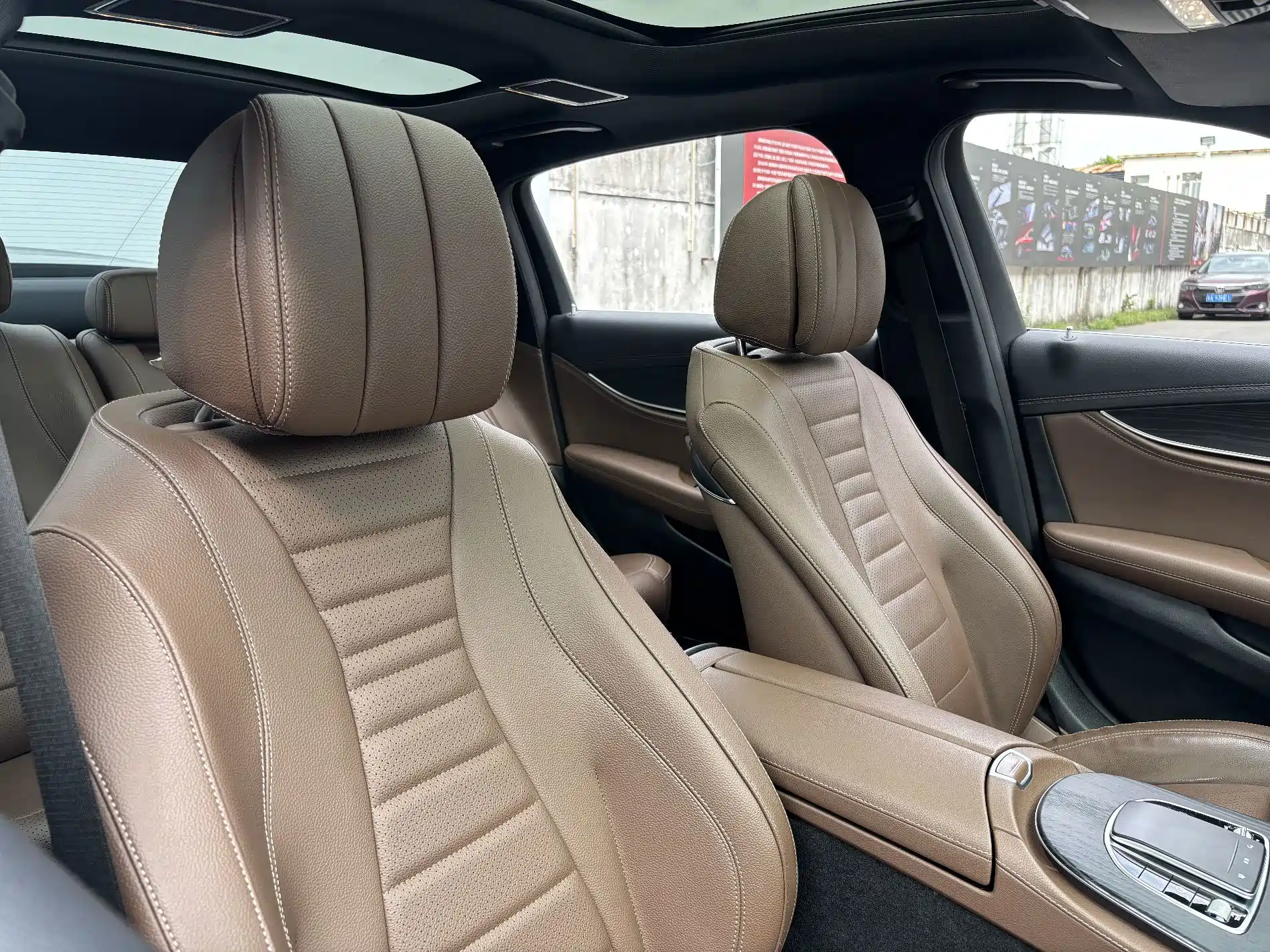 Фото 22 - Mercedes-Benz E-Class