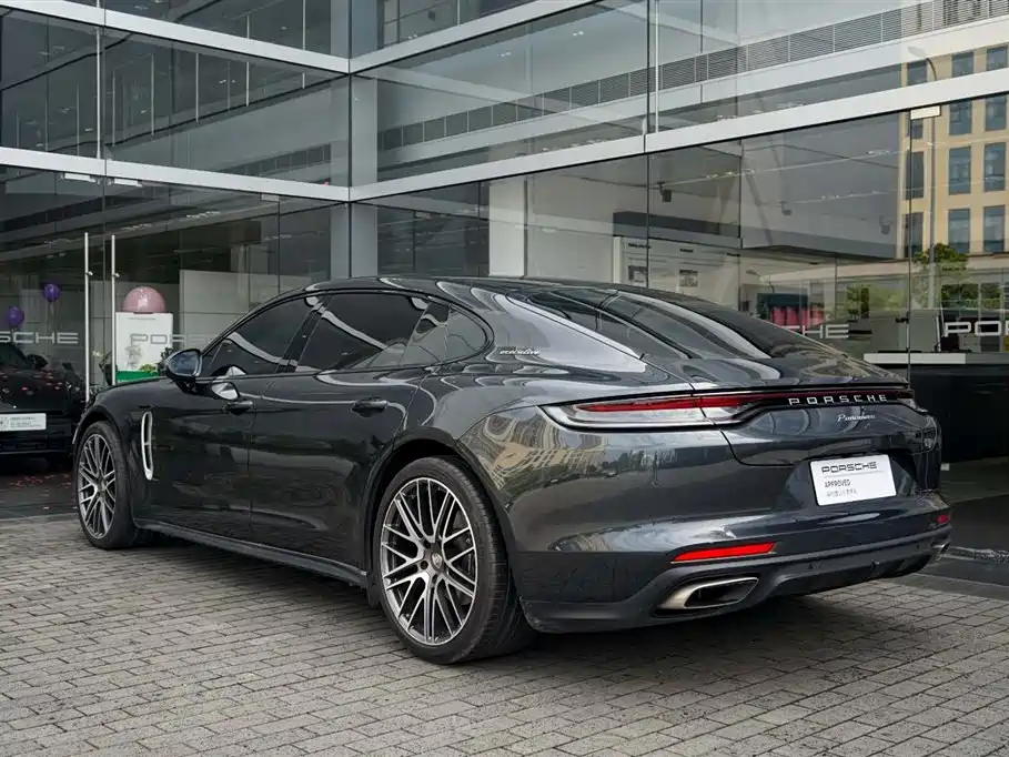 PORSCHE PANAMERA