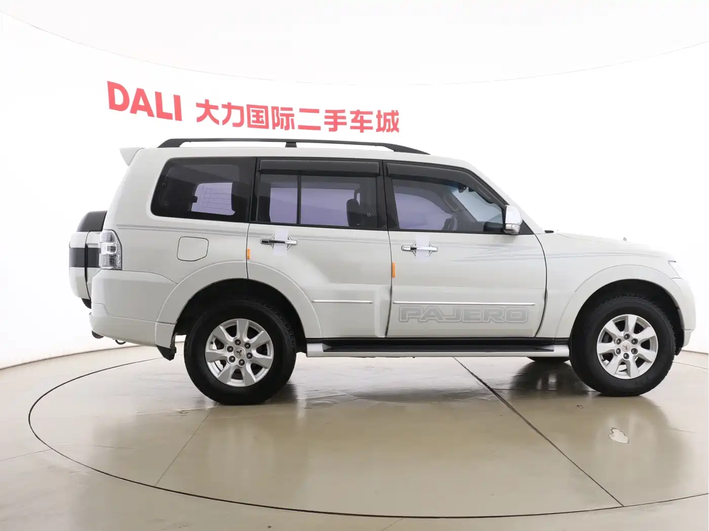Mitsubishi Pajero (Import) 2020 3.0L Automatic Luxury Off-Road Edition фото 4