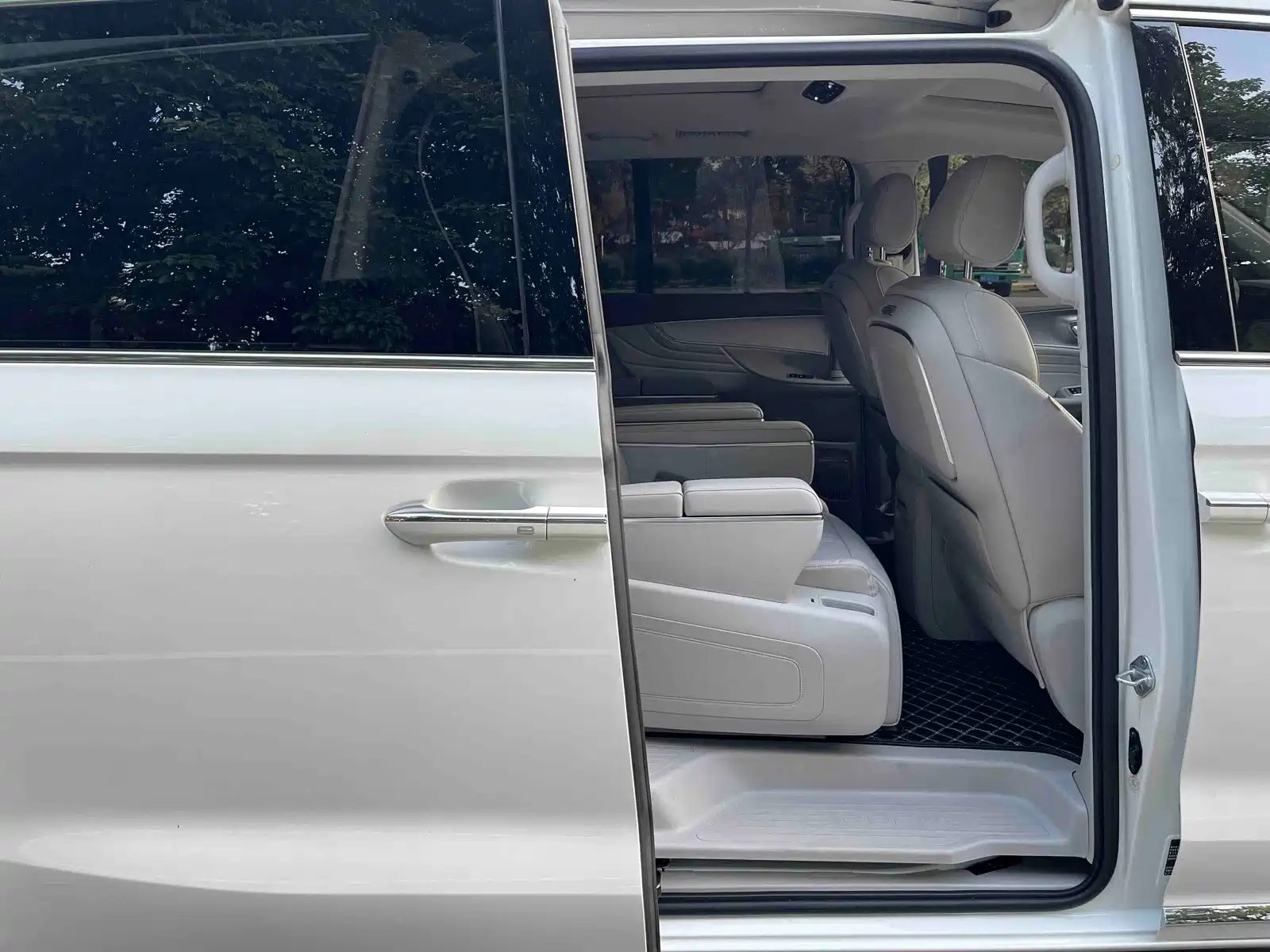 Фото 7 - Roewe iMAX8 EV