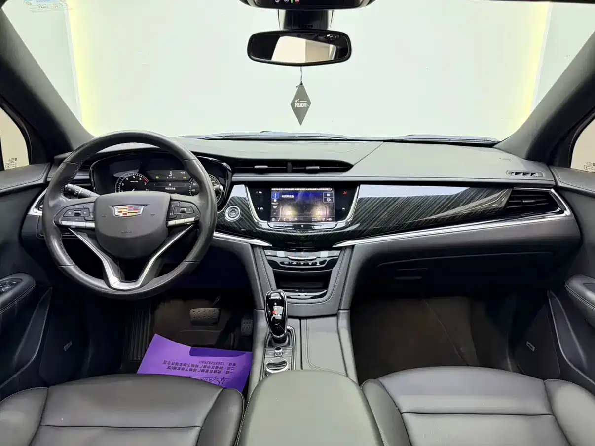 CADILLAC XT6