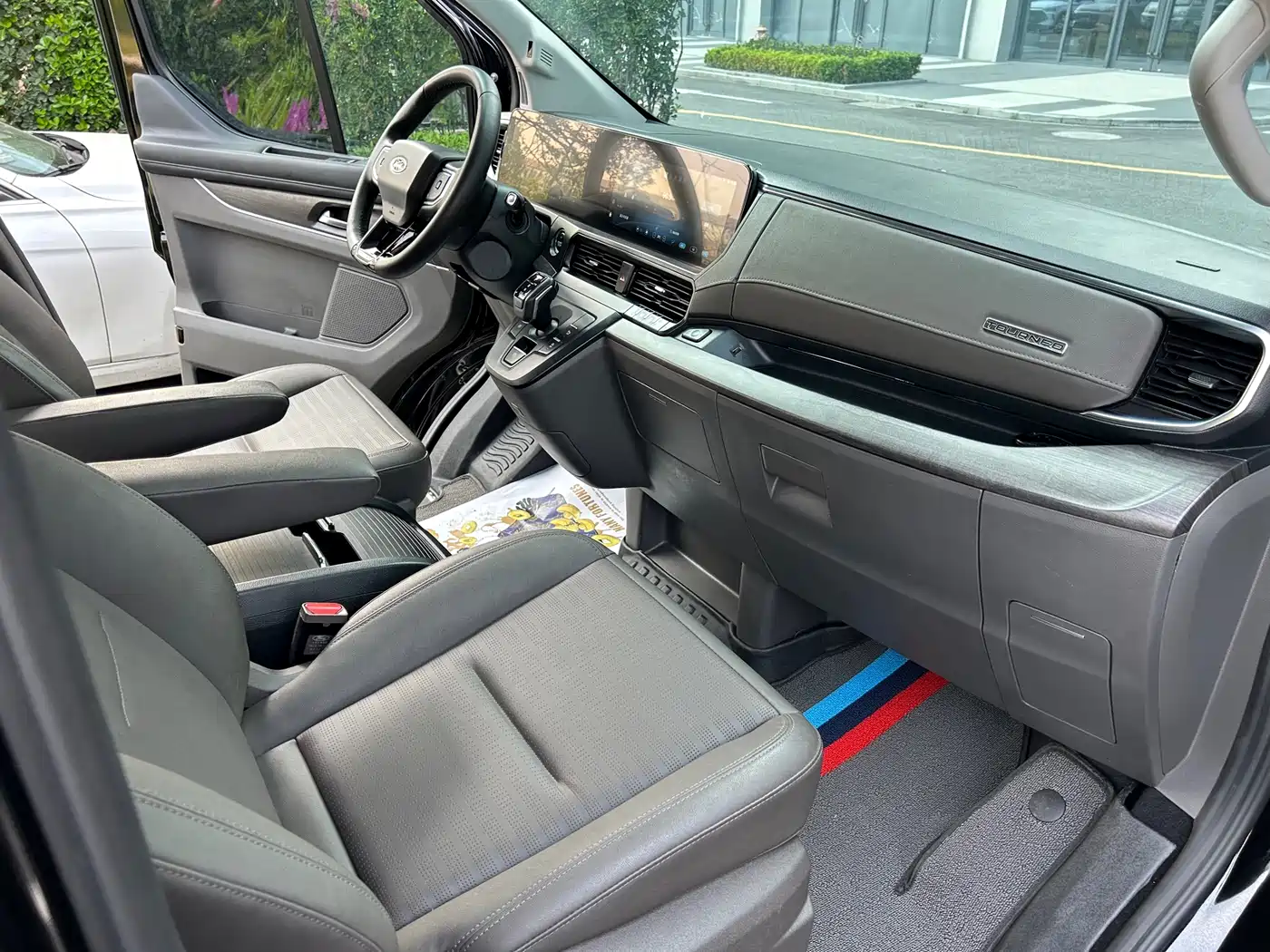 Ford Tourneo 2023 2.0T Automatic Premium Edition фото 15