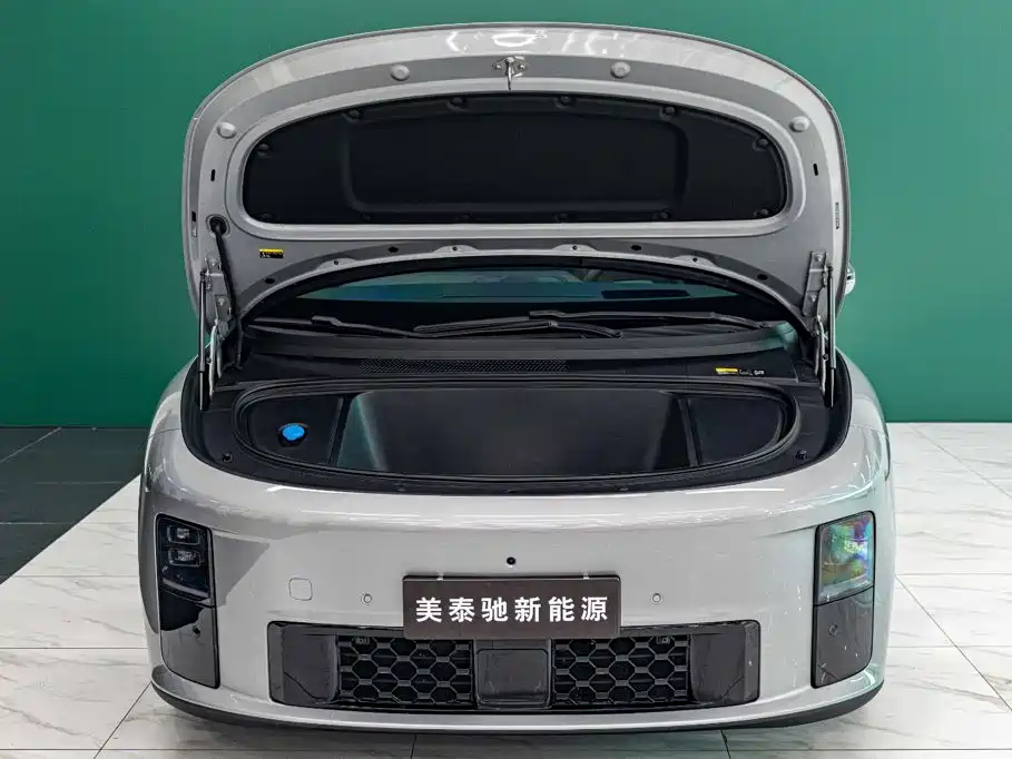 Li Auto i6 2026 2025 2WD Base Model