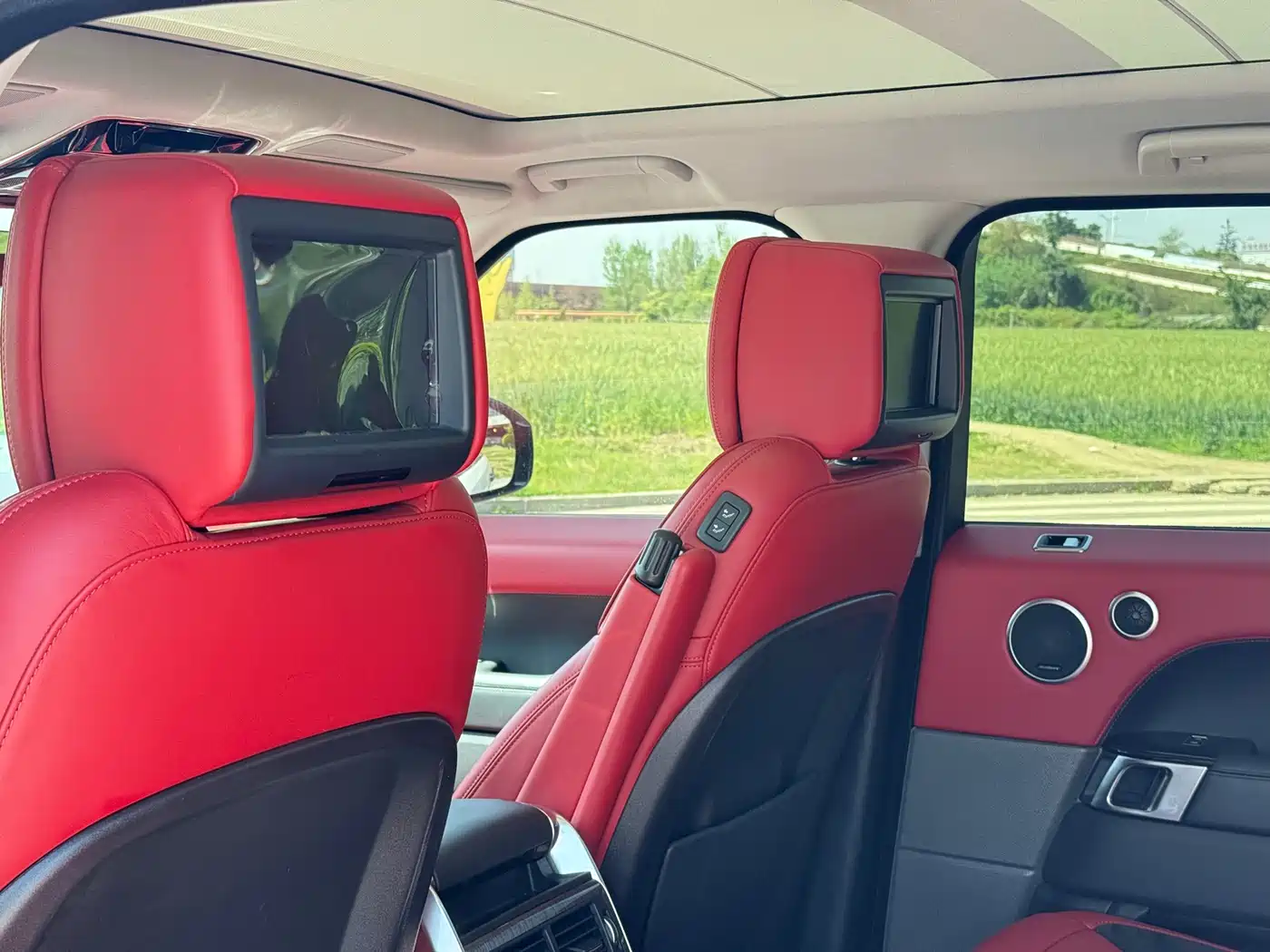 Land Rover Range Rover Sport 2022 3.0 L6 Gloss Black Edition фото 19