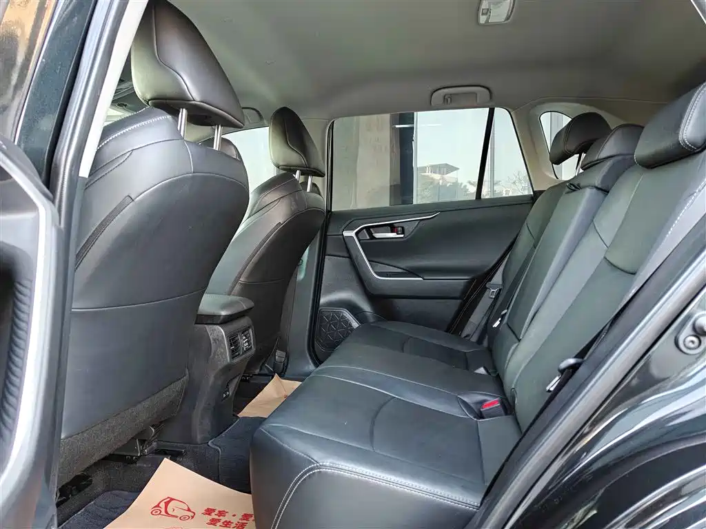 Toyota Wildlander 2022 2.0L CVT 2WD Urban Edition фото 19