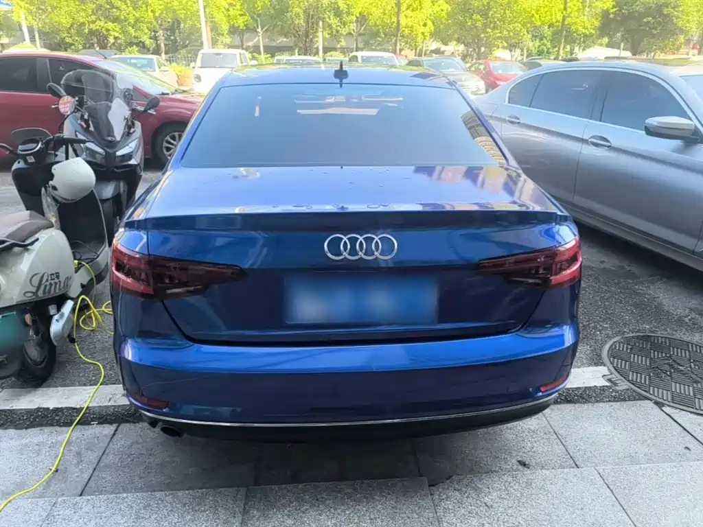 Photo 6 - Audi A4L