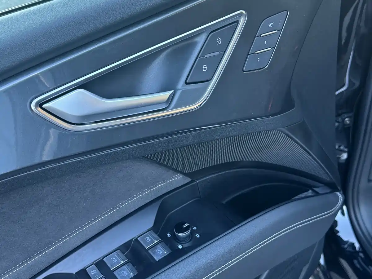 Фото 13 - Audi Q5 e-tron