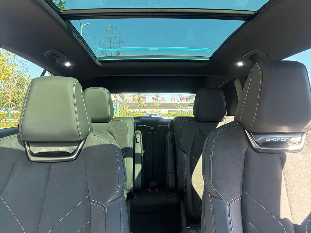 Фото 36 - Audi Q5 e-tron