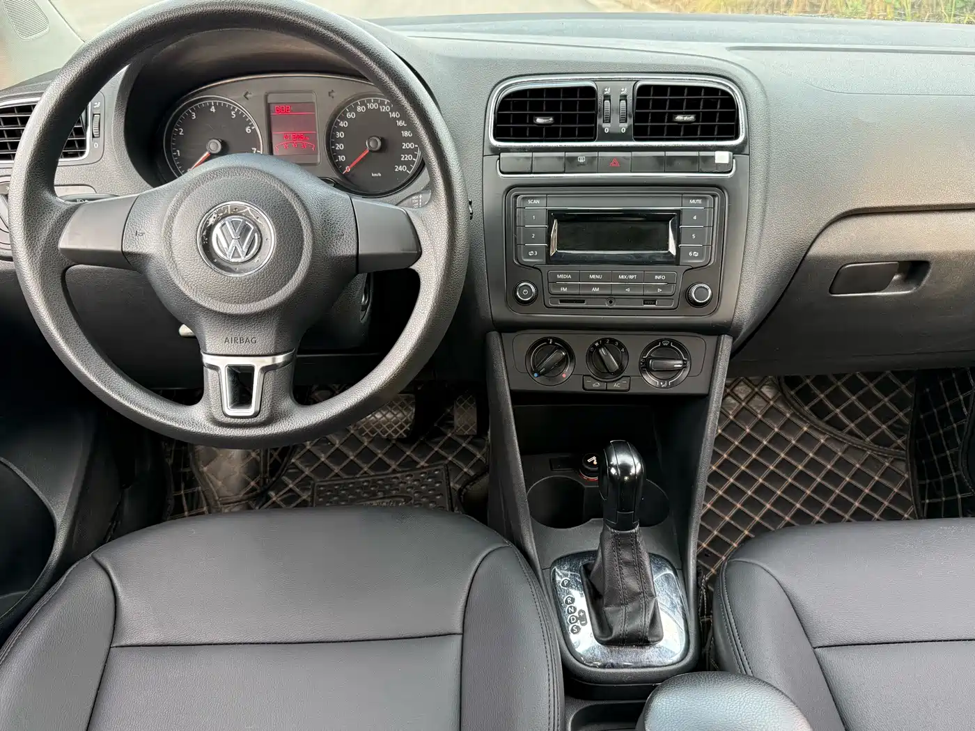 Photo 6 - Volkswagen Polo