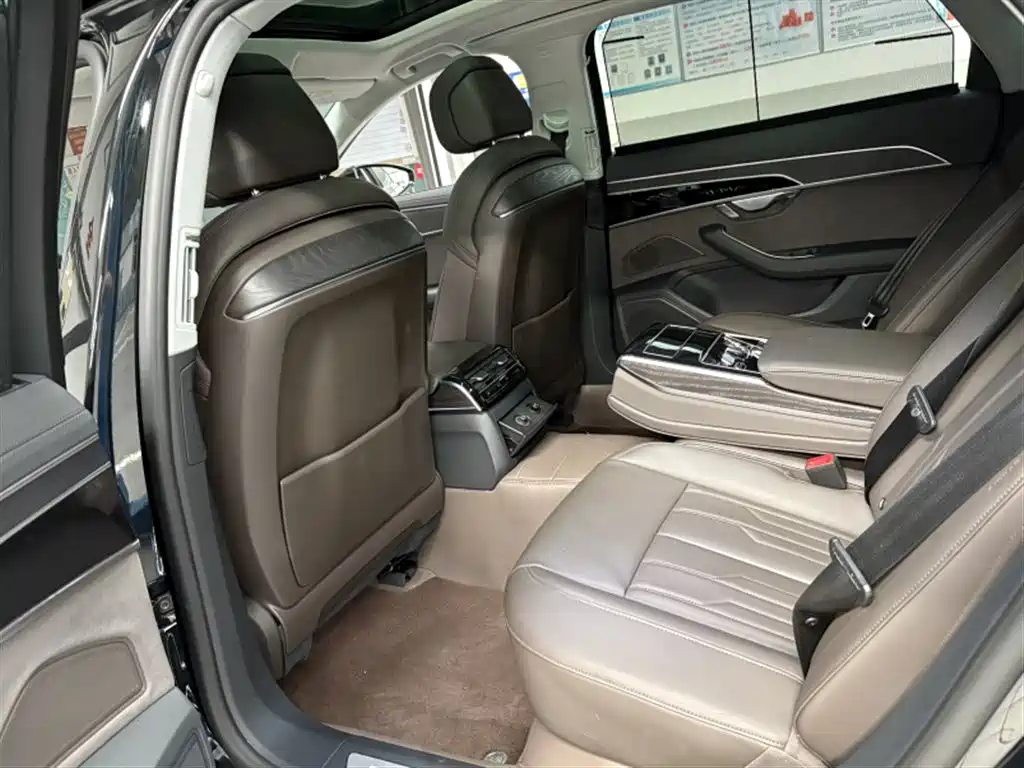 Audi A8 2025 A8L 45 TFSI quattro Luxury фото 9