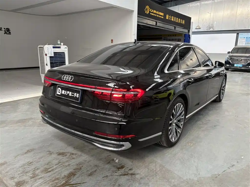 Audi A8 2025 A8L 45 TFSI quattro Luxury фото 10