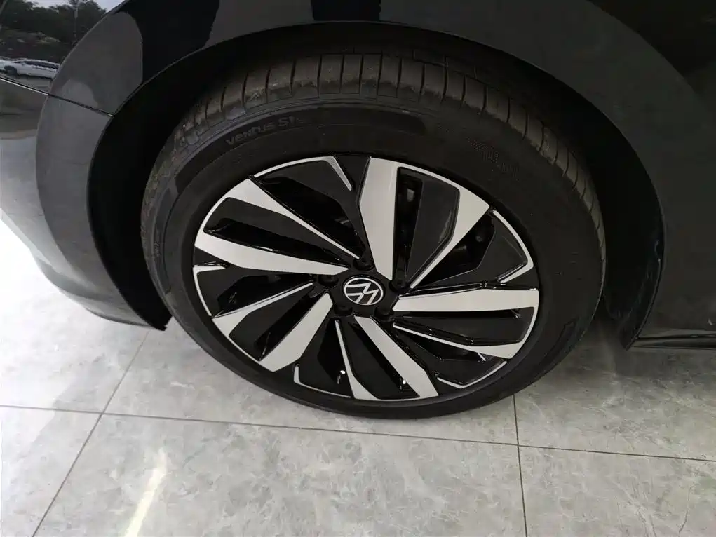 Volkswagen Passat 2025 Outstanding 380TSI Dragon Soaring Edition фото 23