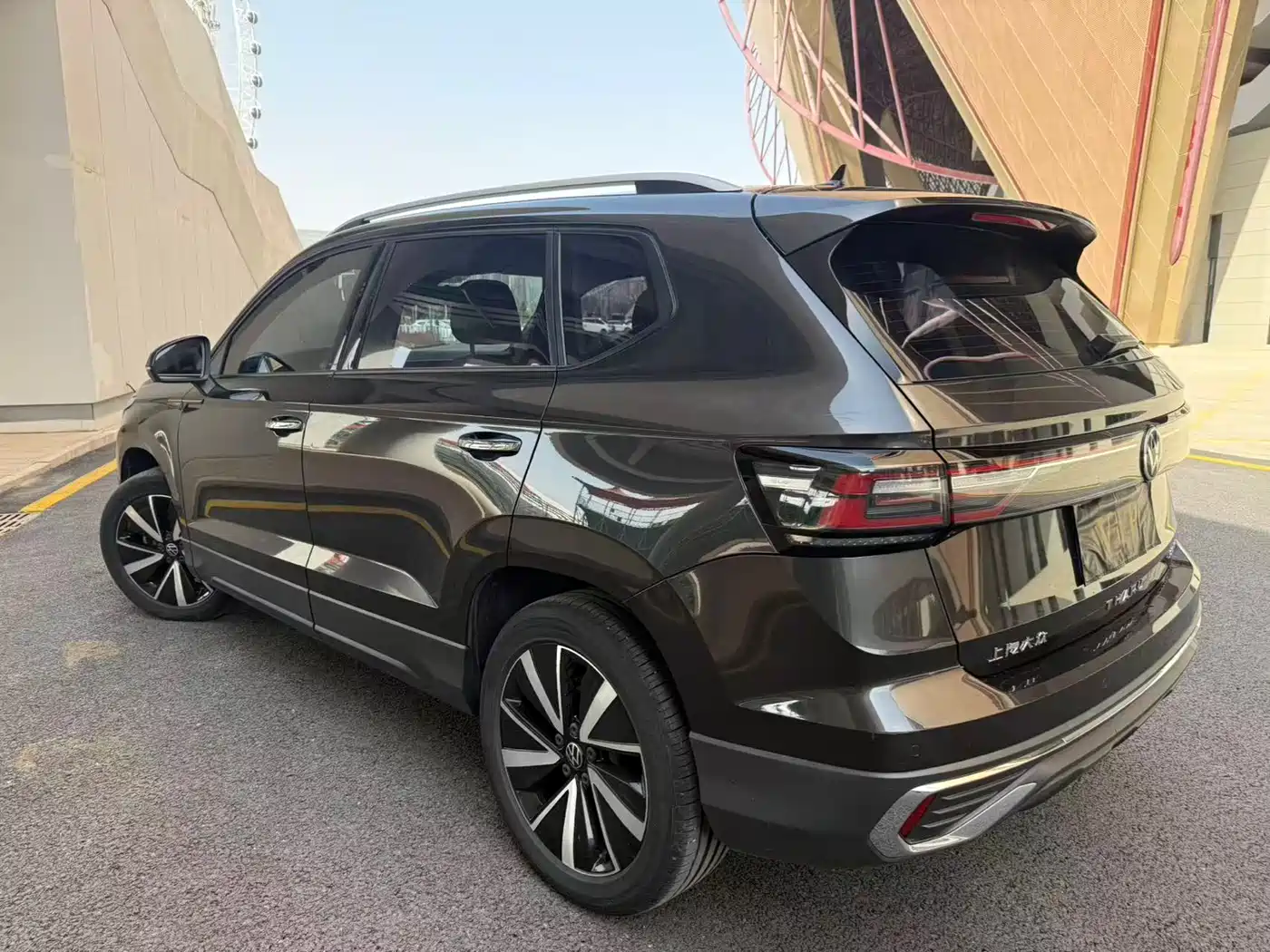 Volkswagen Tharu 2023 300TSI 2WD Bright Moon Edition фото 17