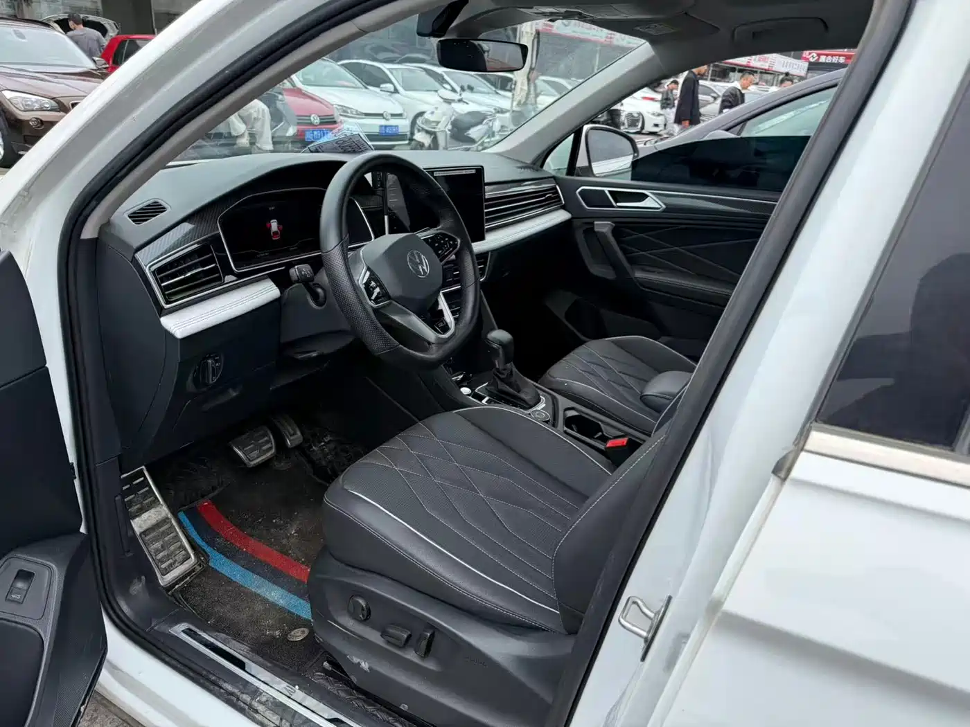 Volkswagen Tiguan L 2023 380TSI 4WD R-Line Premium 7-seater фото 4